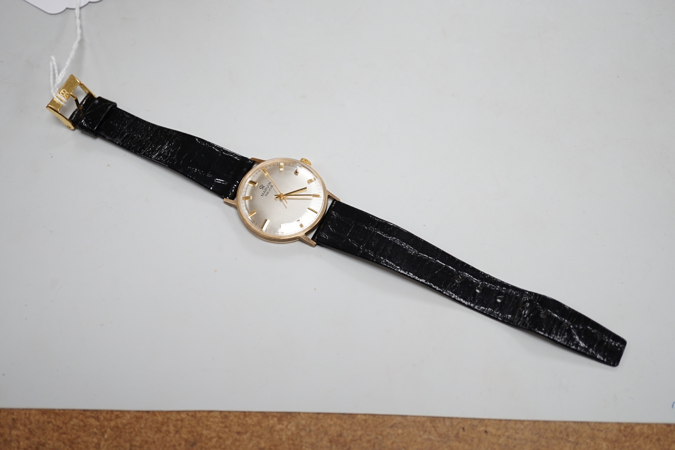 A gentleman's 9ct gold Marvin Revue manual wind wrist watch, with Marvin box.